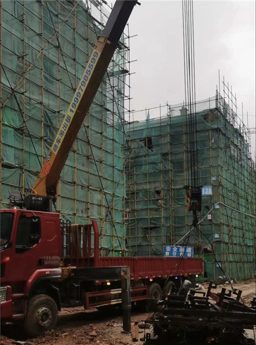 三亚市“慢工细活”—— 吊车的 “微动控制” 技术