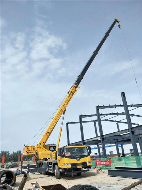 三亚市超高层建筑钢结构吊装案例